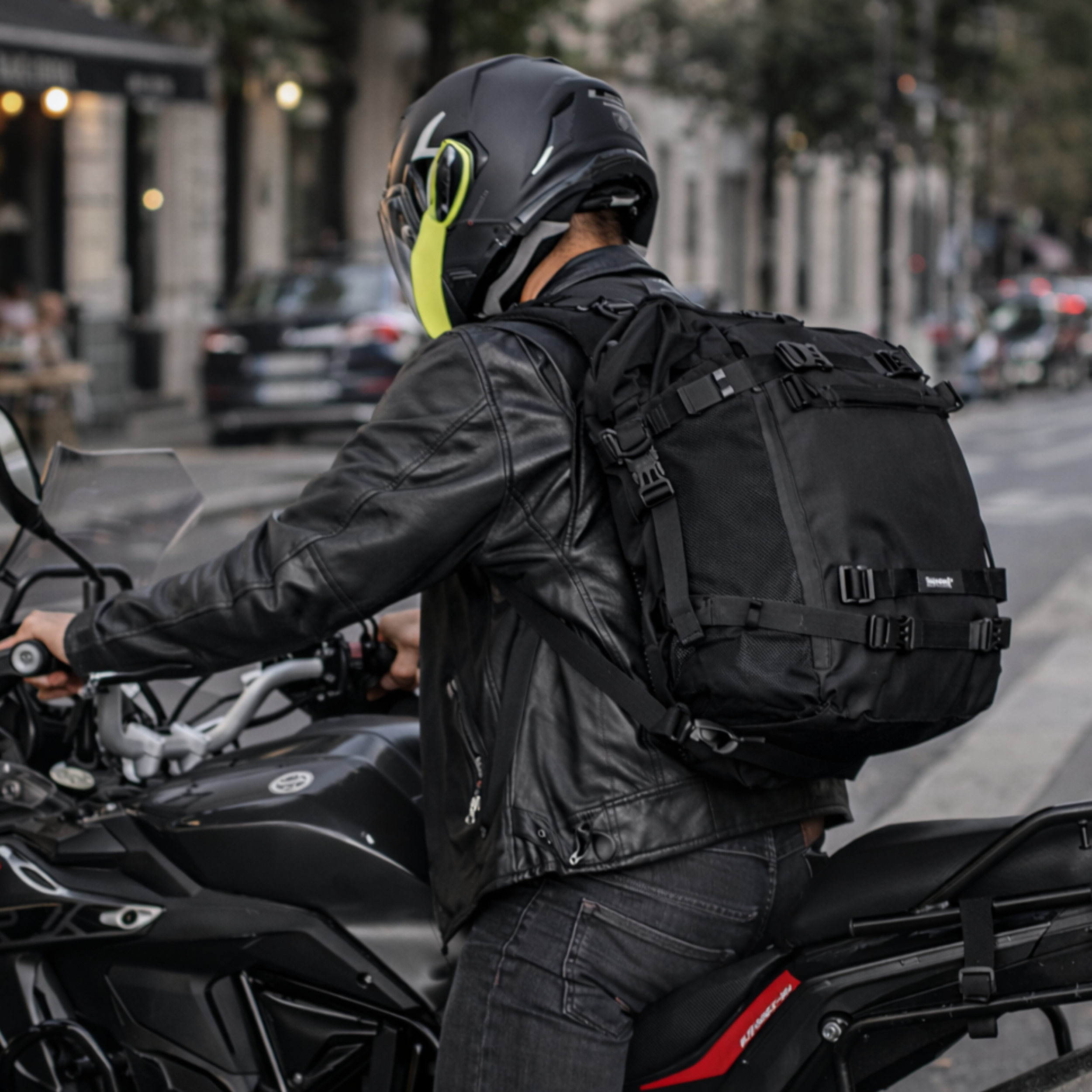Sac moto convertible en sac à dos